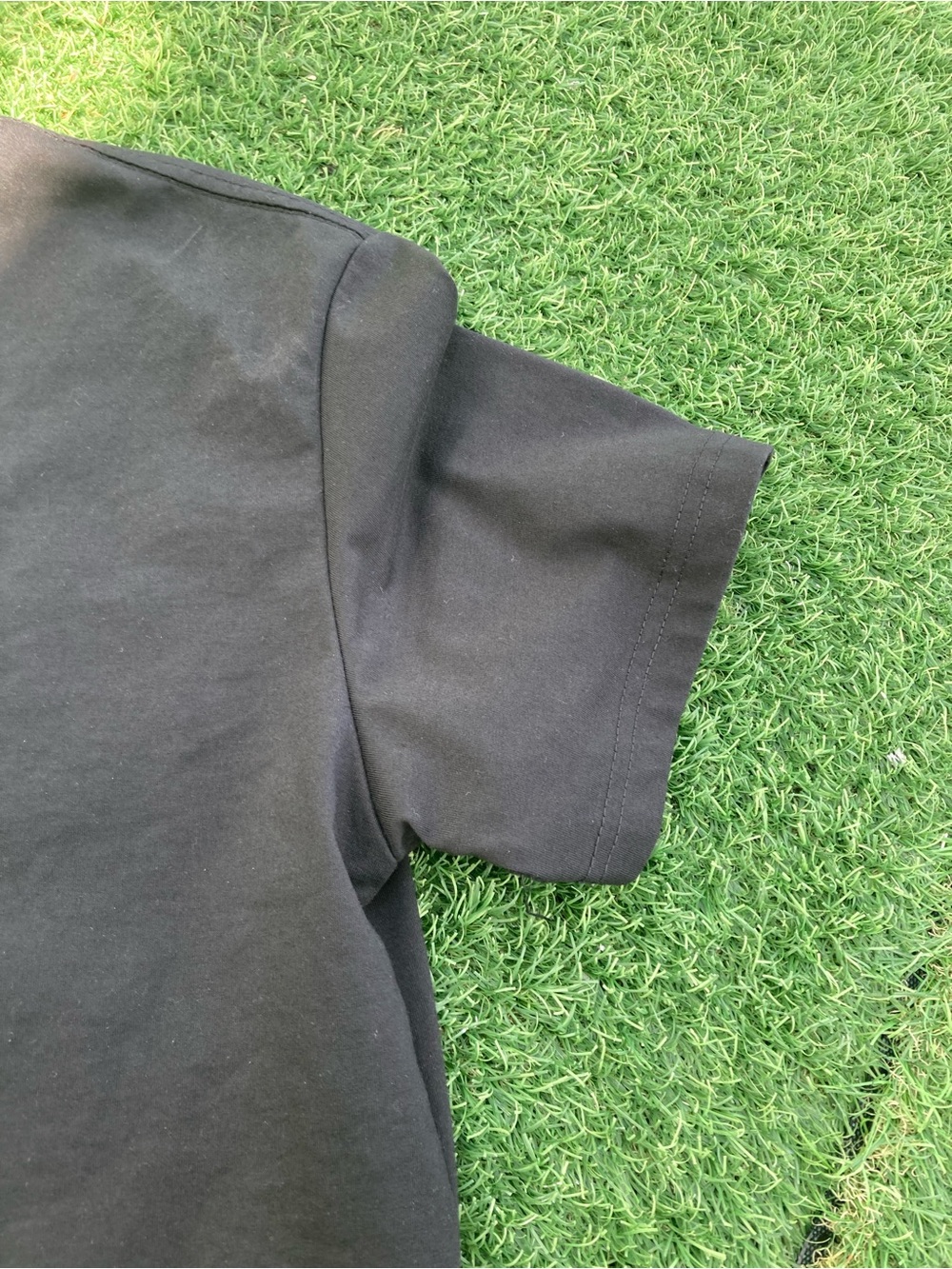Gildan Black Short-Sleeve Crew Neck Tee - Picture 3 of 3